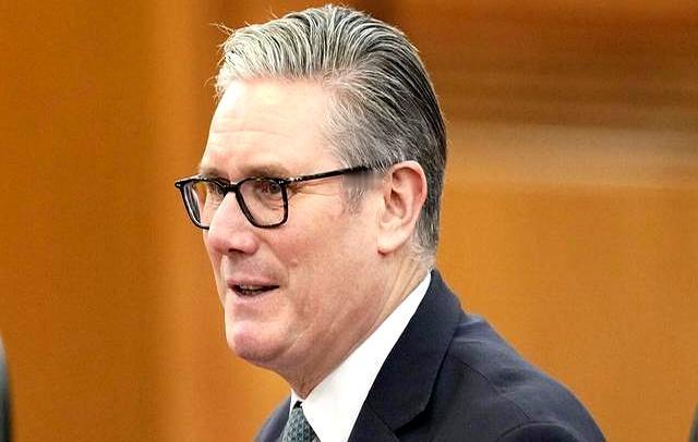 高市早苗想拉英国首相“下水”，人家不上套。
英国首相斯塔默访华圆满结束后路过日本