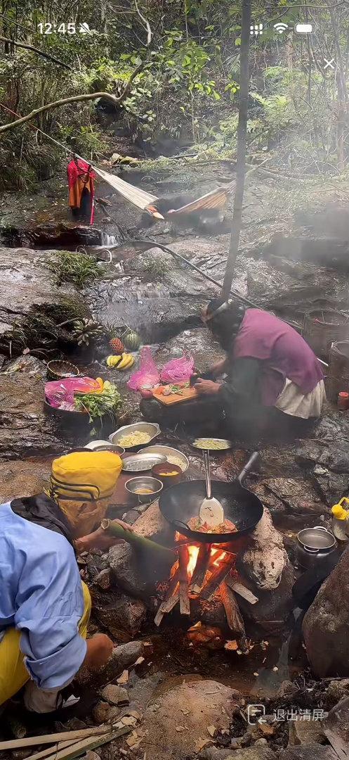 大中午看一集师徒四人野外露营真是惬意 