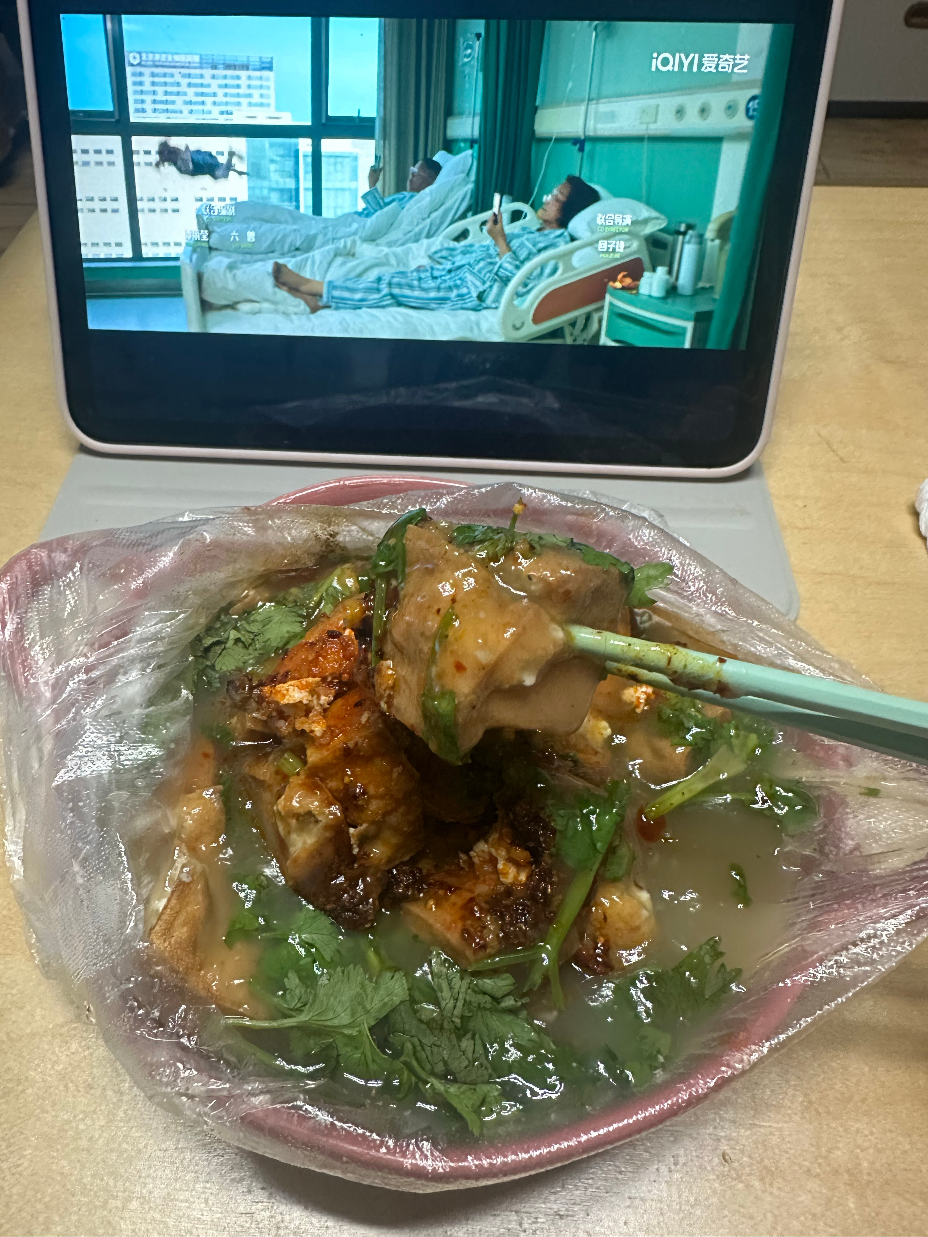 只有我自己个儿知道 吃这一顿 我得饿多少顿还债
