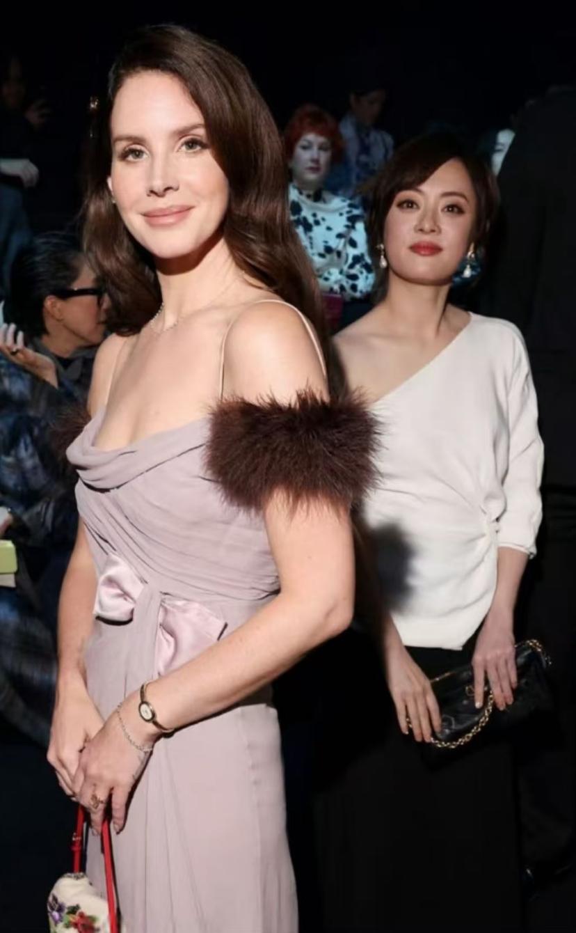 孙俪居然跟打雷姐合影过！啊啊啊啊时装周期间的同框！