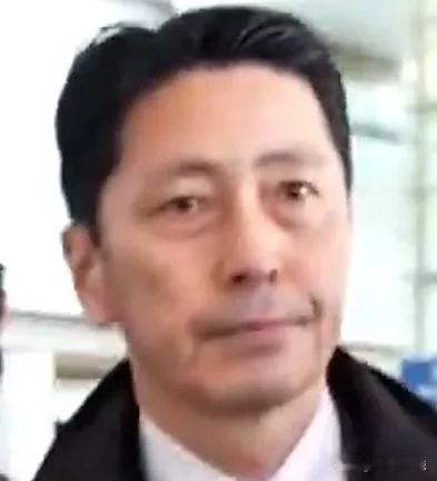 据央视报道，今天（17曰）下午14时左右，来中国访问的日本外务省官员金井正彰走出