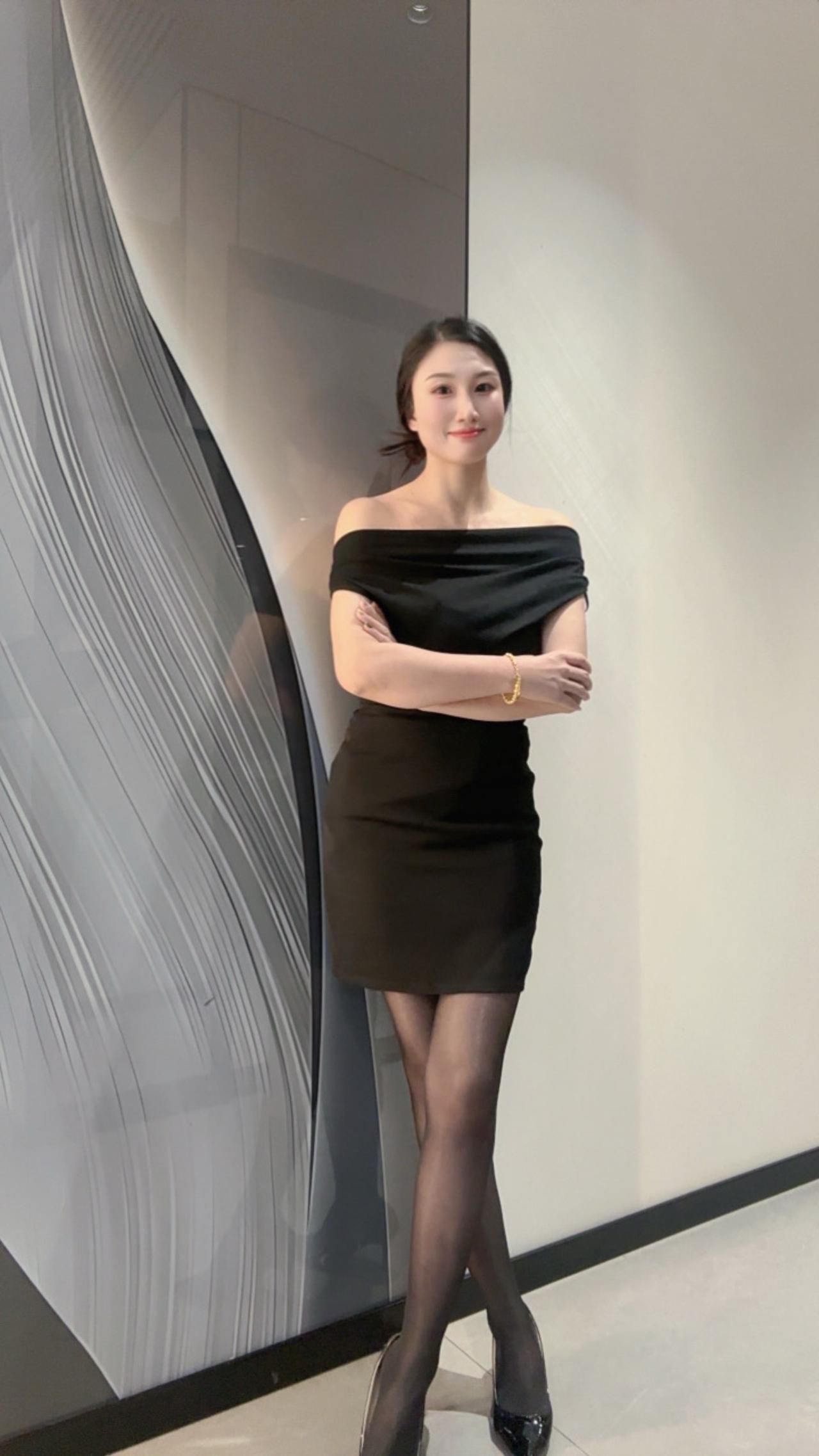 喜欢就争取得到就珍惜错过就忘记 黑色系穿搭