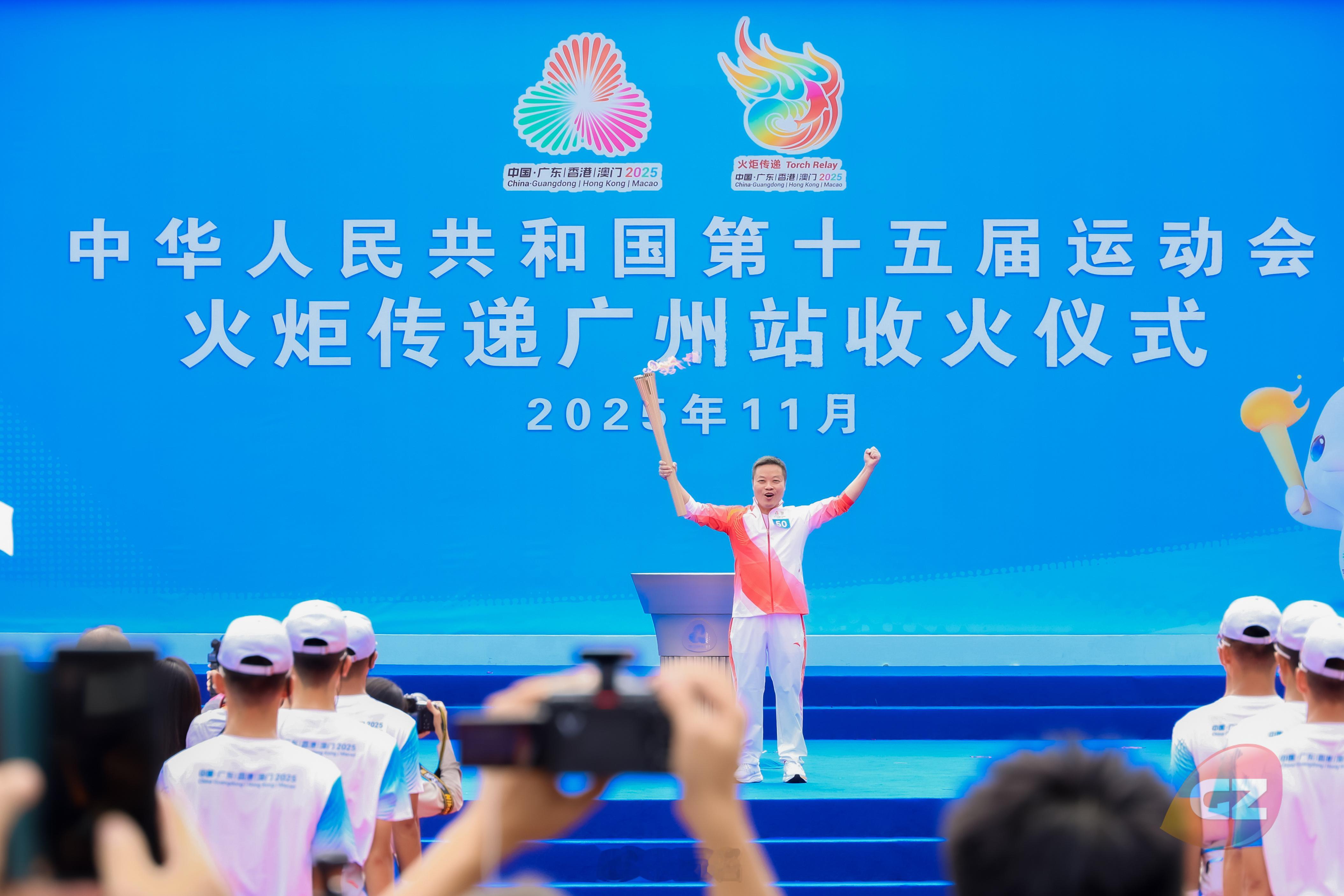 第十五届全运会粤港澳大湾区火炬传递圆满结束，小鹏汽车董事长何小鹏作为广州站压轴火