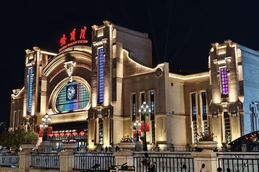 雪落冰城，温柔了时光，东方“莫斯科”的哈尔滨之行，是一场历史与风情的对话。中央大