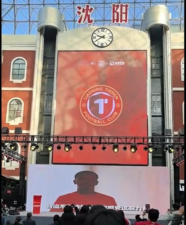 今年的中超挺热闹！
见过官宣，见过自宣，今年中国足球见到了，赞助宣、广场宣、市长