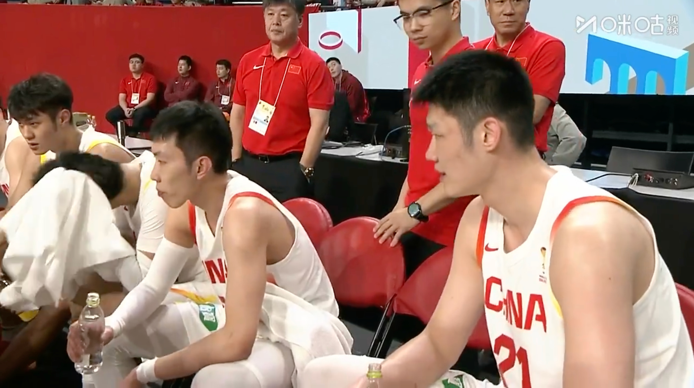 第一节只得到11分，挖了10分的坑，开局的攻防看，确实压力很大也很紧啊！中国男篮