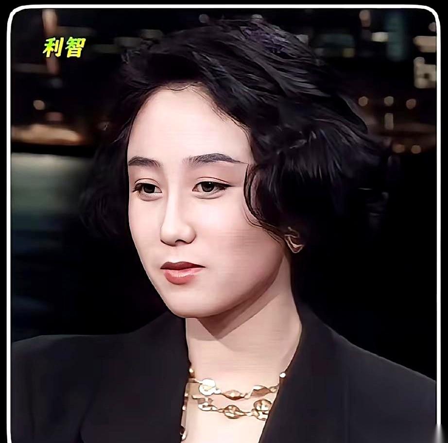 真的，当年高丽虹那么漂亮一个混血大美人，怎么就看上了洪金宝呢？
到现在我都想不明