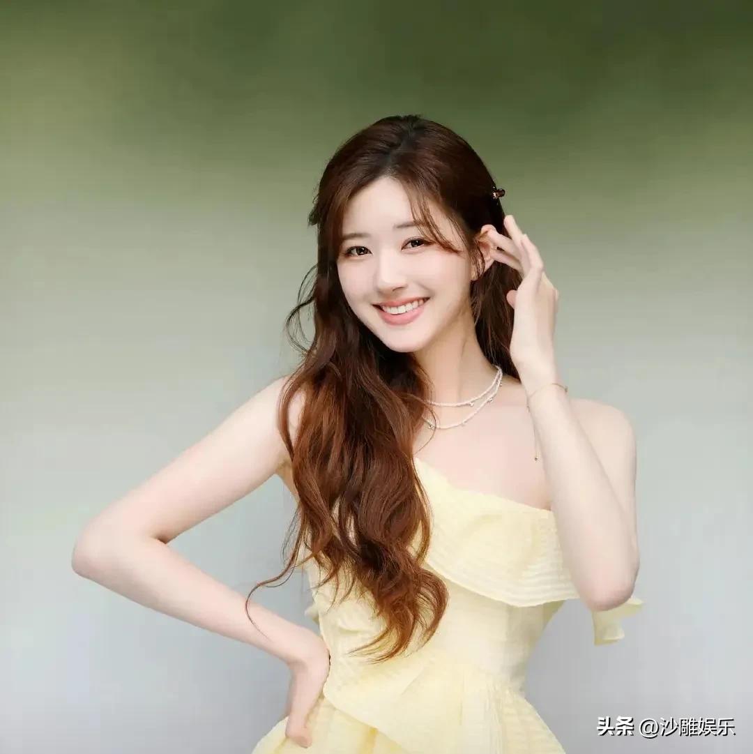 赵露思，一出手就是王炸！

3月21日，咱们那位似乎“神隐”了一段时间的甜妹赵露