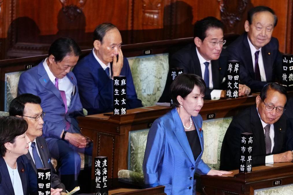 4月21日，日本政府通过内阁决议，完成了对“防卫装备转移三原则”及其运用指南的修