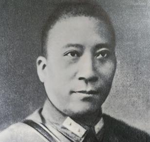 年逾九旬的张学良重获自由后，首次敞开心扉，他揭露了一段尘封多年的真相。原来杨虎城