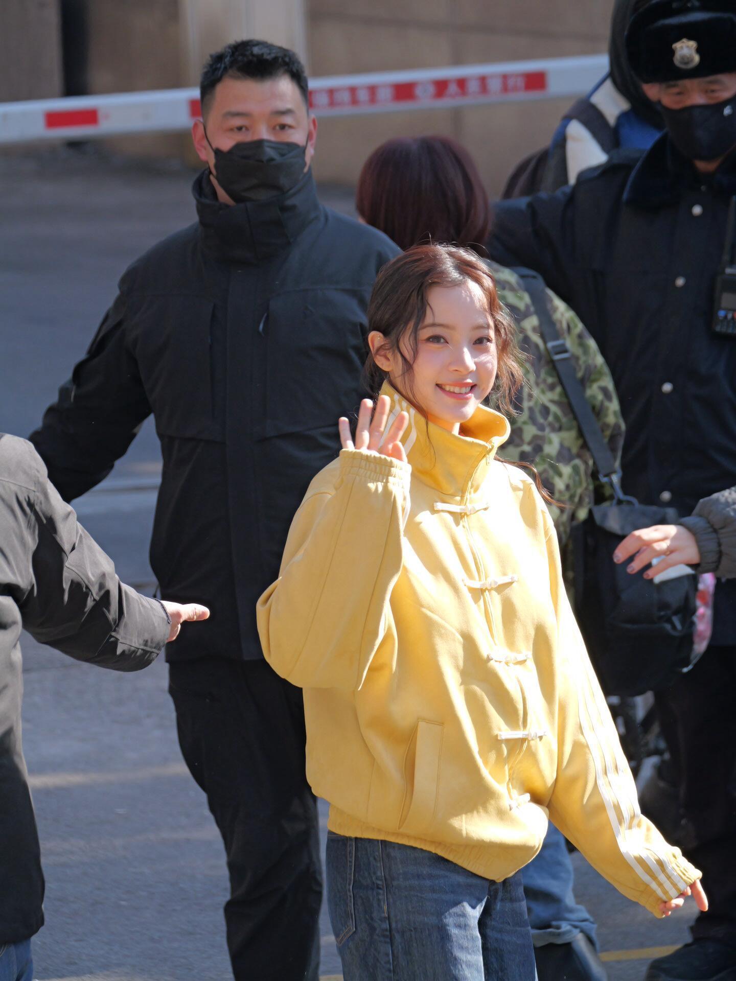 好明媚的欧阳娜娜 