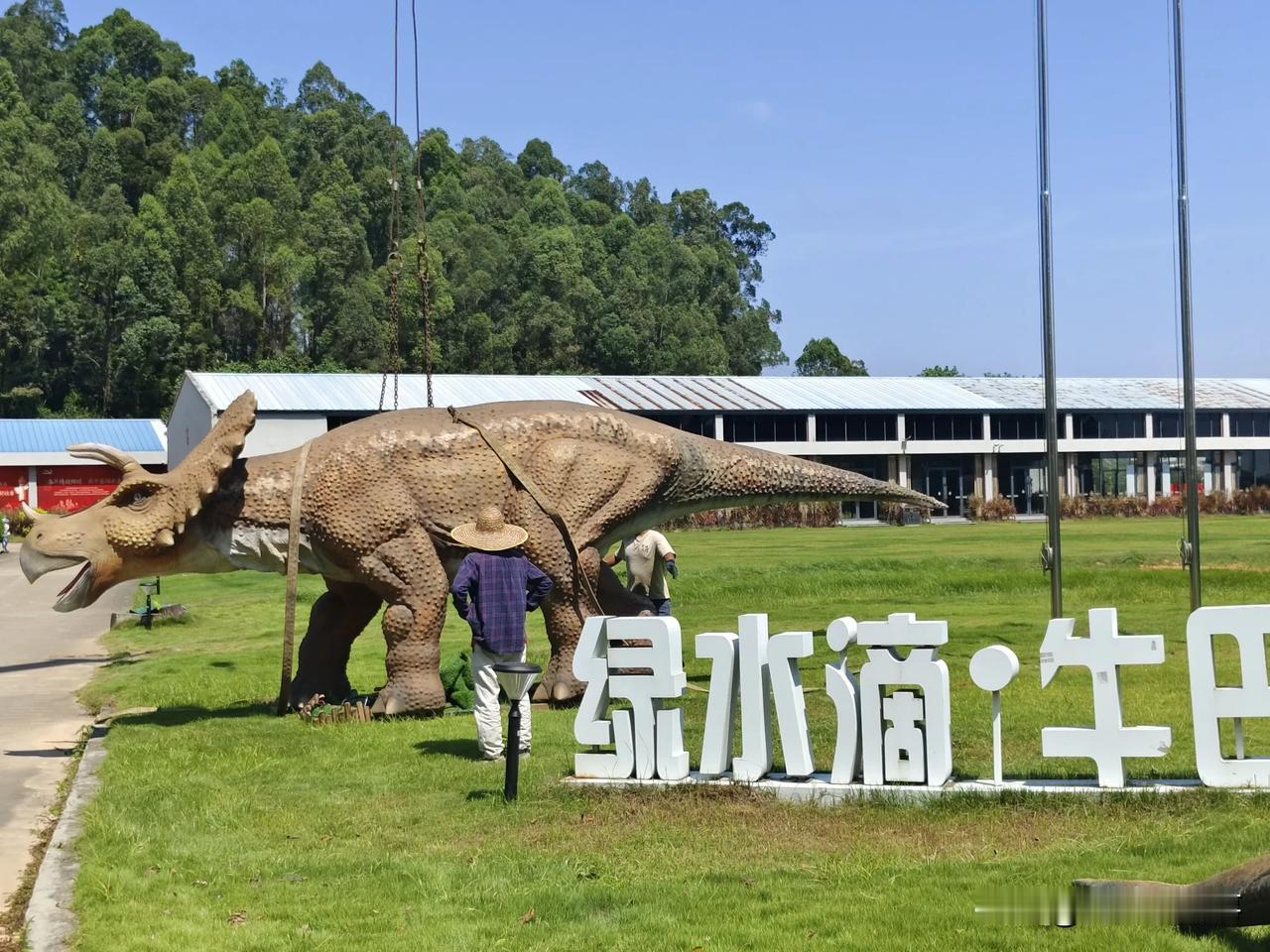 刘震云：“不读红楼梦，不知道上流社会有多渣；不读金瓶梅，不知道下流社会有多渣；不