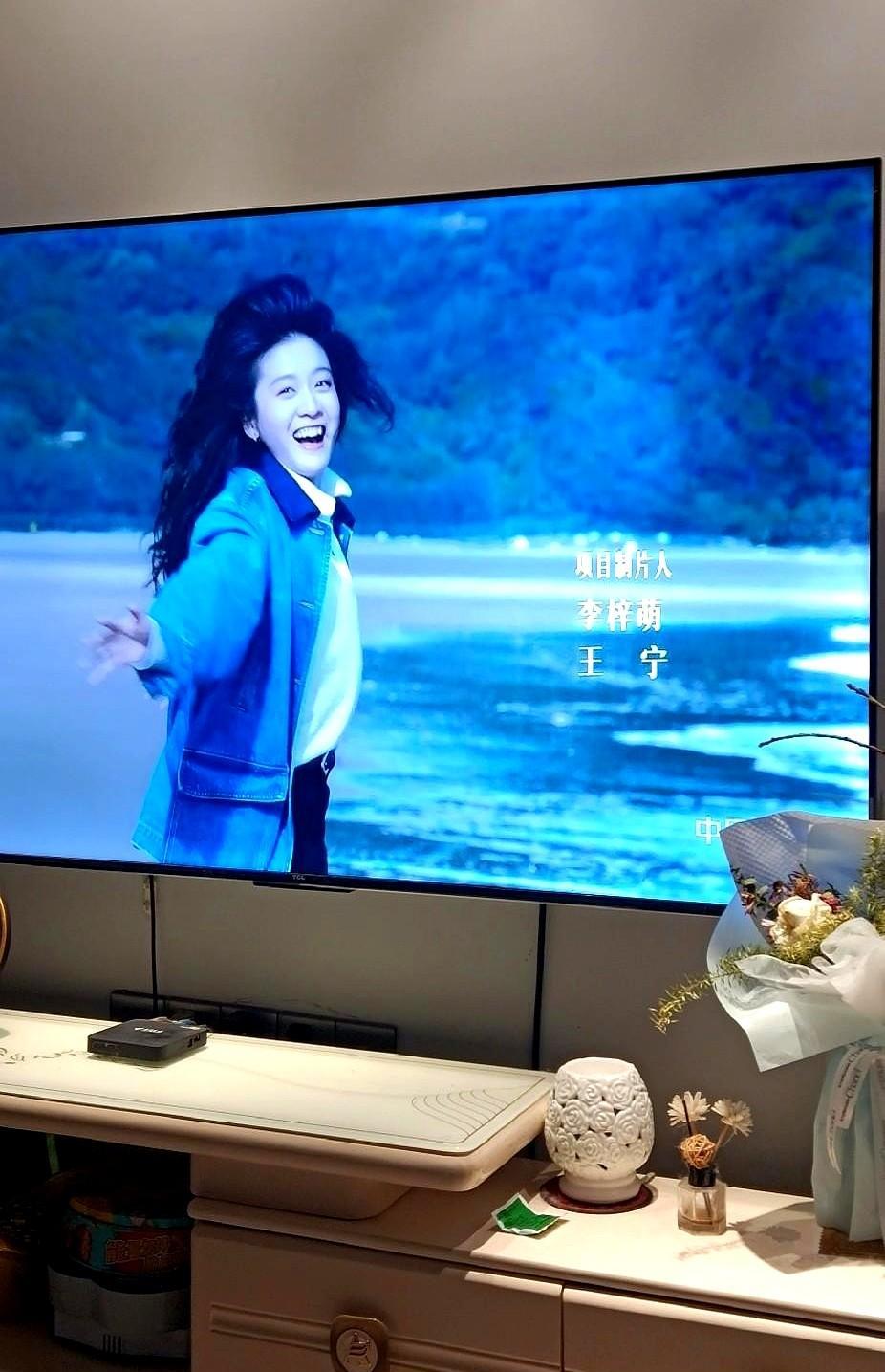 央视有两个李梓萌，但她们20年没见过面。
一个李梓萌，盯了20年《新闻联播》的提