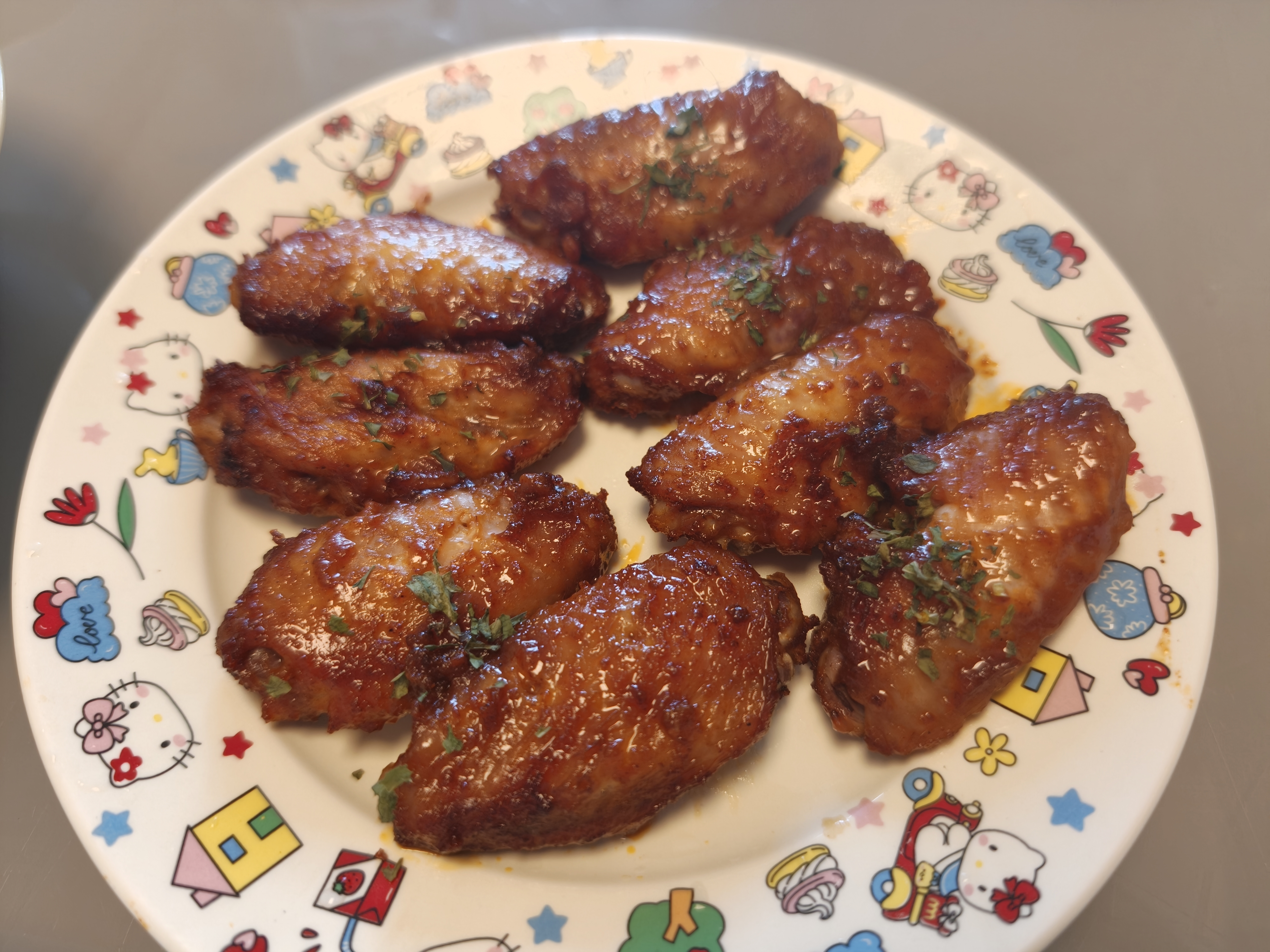 要上晚课，提前吃饭烤鸡翅冰冰凉的白糖西红柿豆角烧肉鸡翅就是超市里的小黄象无抗鸡翅