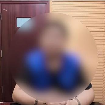 上海，一女子感觉自己男友在外面偷吃，二人亲密的时候男友心不在焉的。但是女子又找不