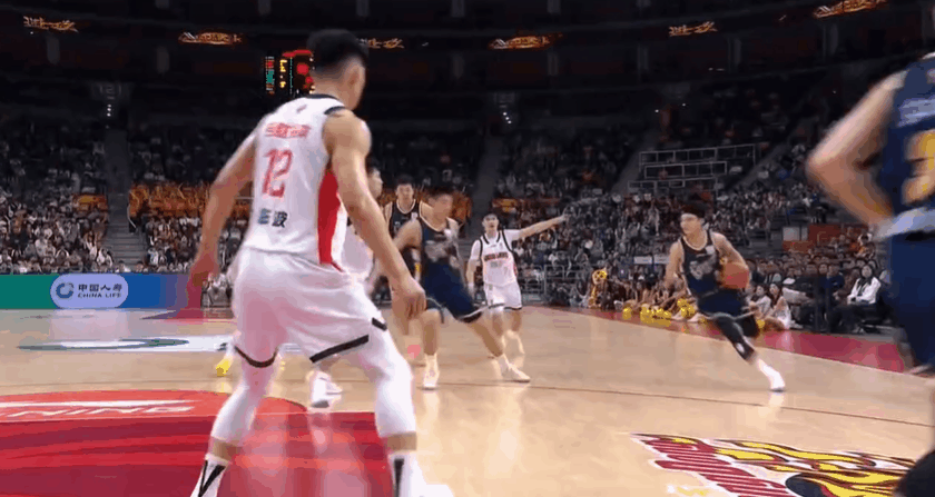 徐杰传球真棒，王洪泽接球上篮不浪费机会，这可是18岁啊



王洪泽这样年轻人，