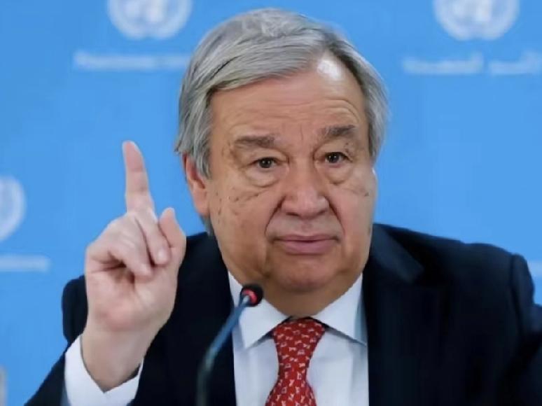 就差跪下了。
联合国秘书长，古特雷斯，最近开会，就差没当着全世界的面说：兄弟们，