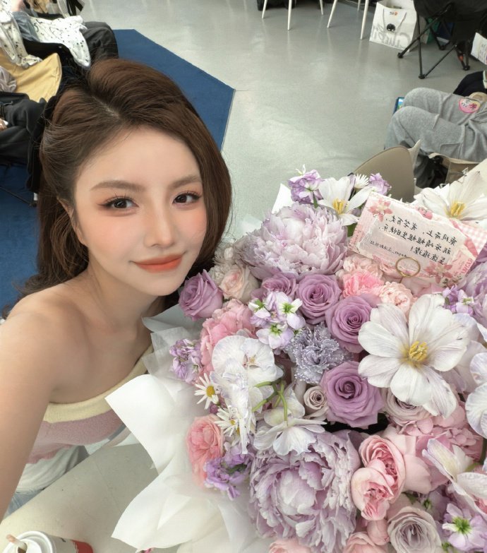 安崎松弛感生日私服安崎生日清爽甜系穿搭摒弃繁复设计回归简约美好，安崎生日私服清爽