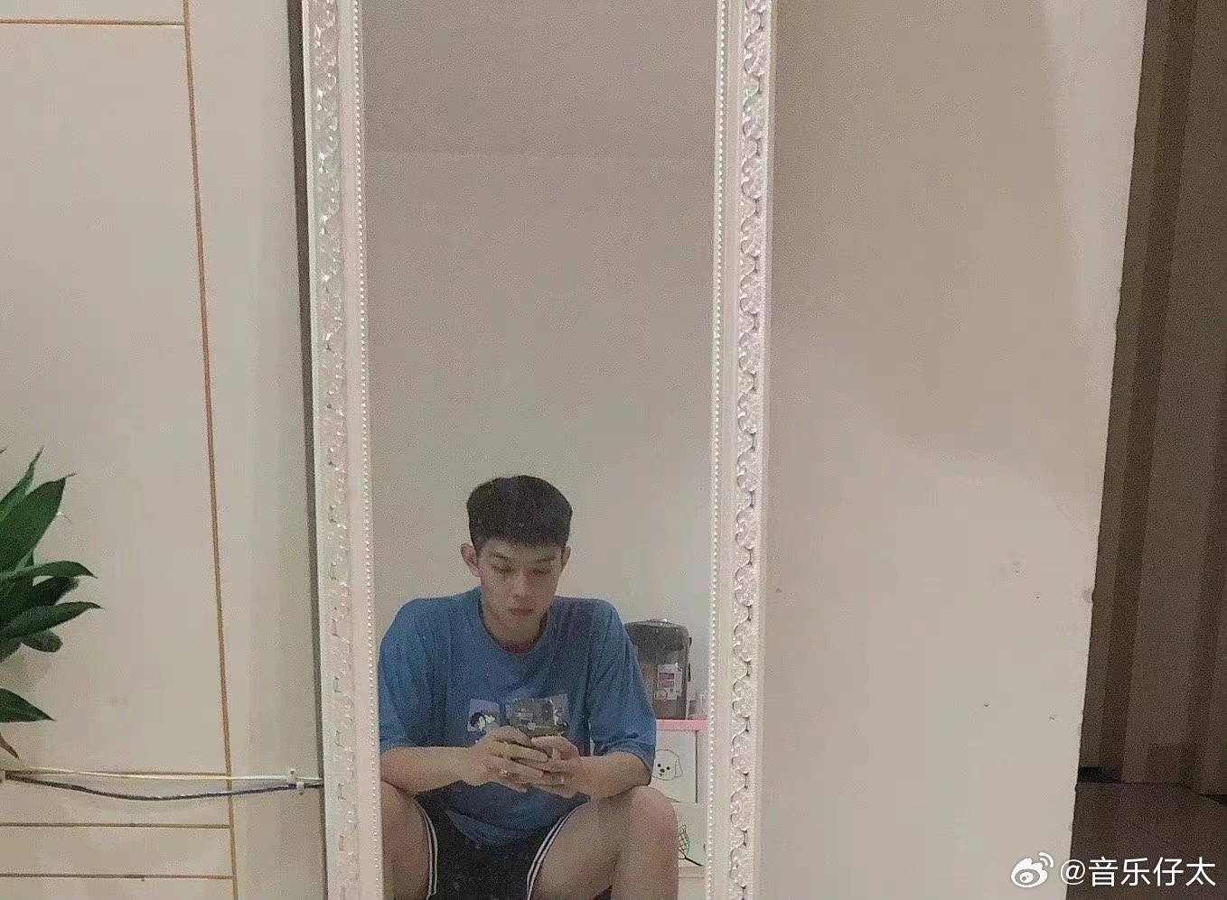 20岁188cm75kg，篮球体育生 