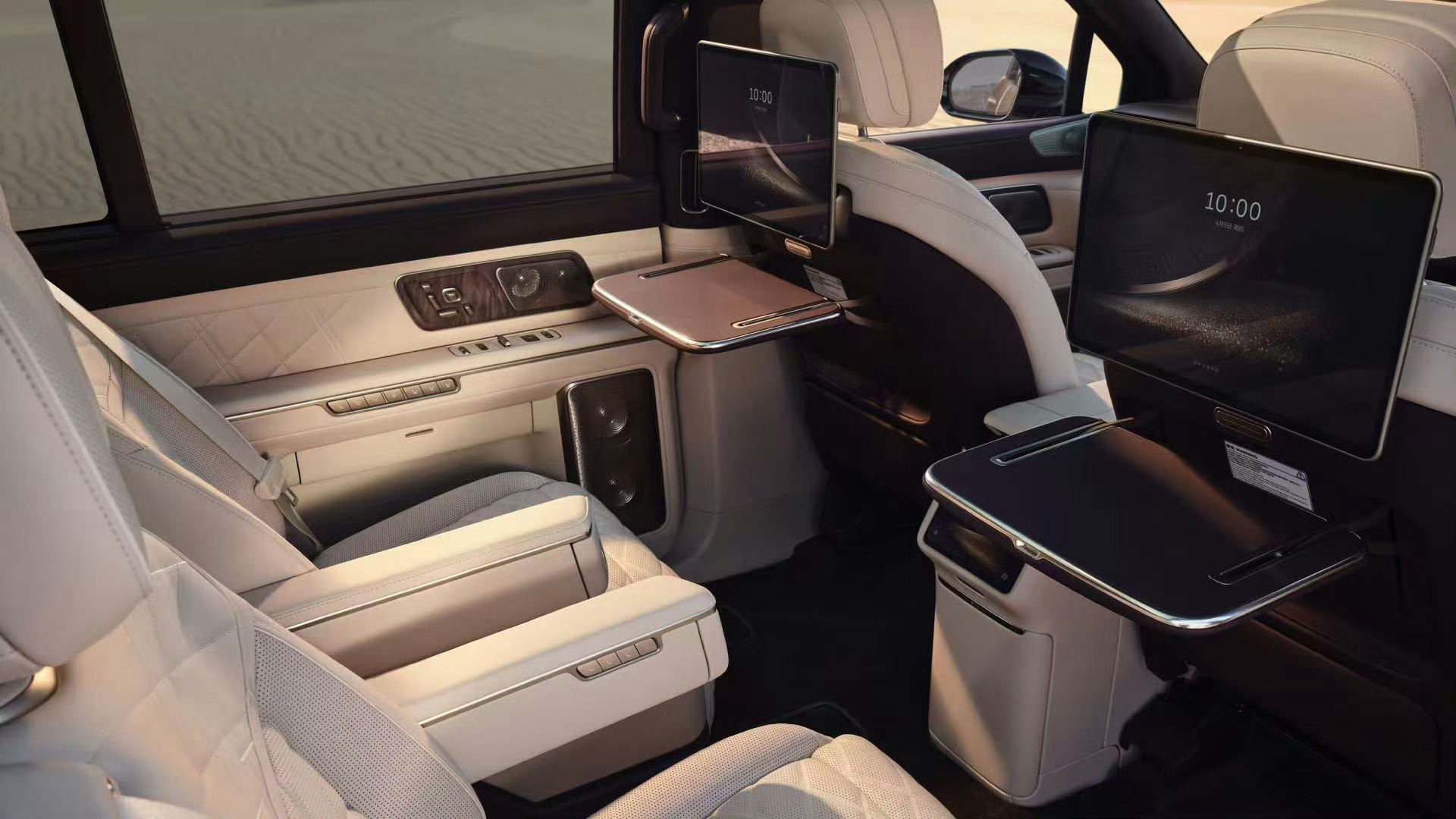 蔚来ES9后排无中岛版本，目测，这才是未来销量最大的版本，有过道便利性丰富很多，