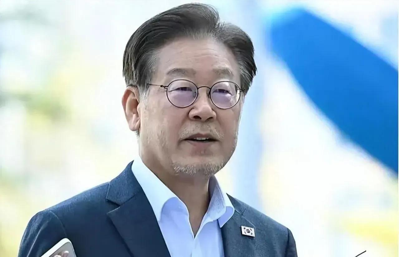 万万没想到
李在明竞选成功了！
8月18日，韩国最大在野党共同民主党举行了全国党