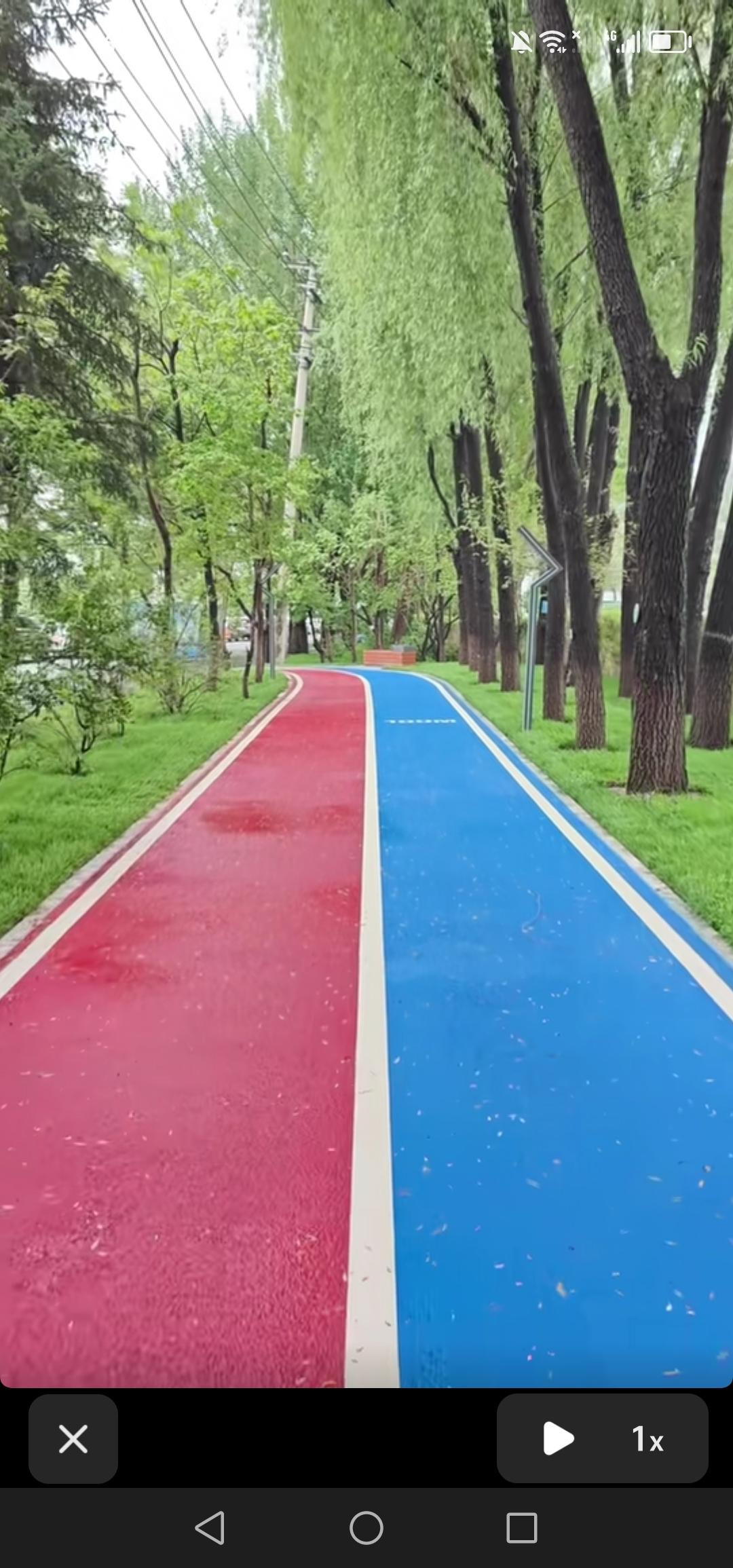 吉林市南山街的人行步道真是太出色了，以后跑步和散步都方便极了。

经过一段时间的