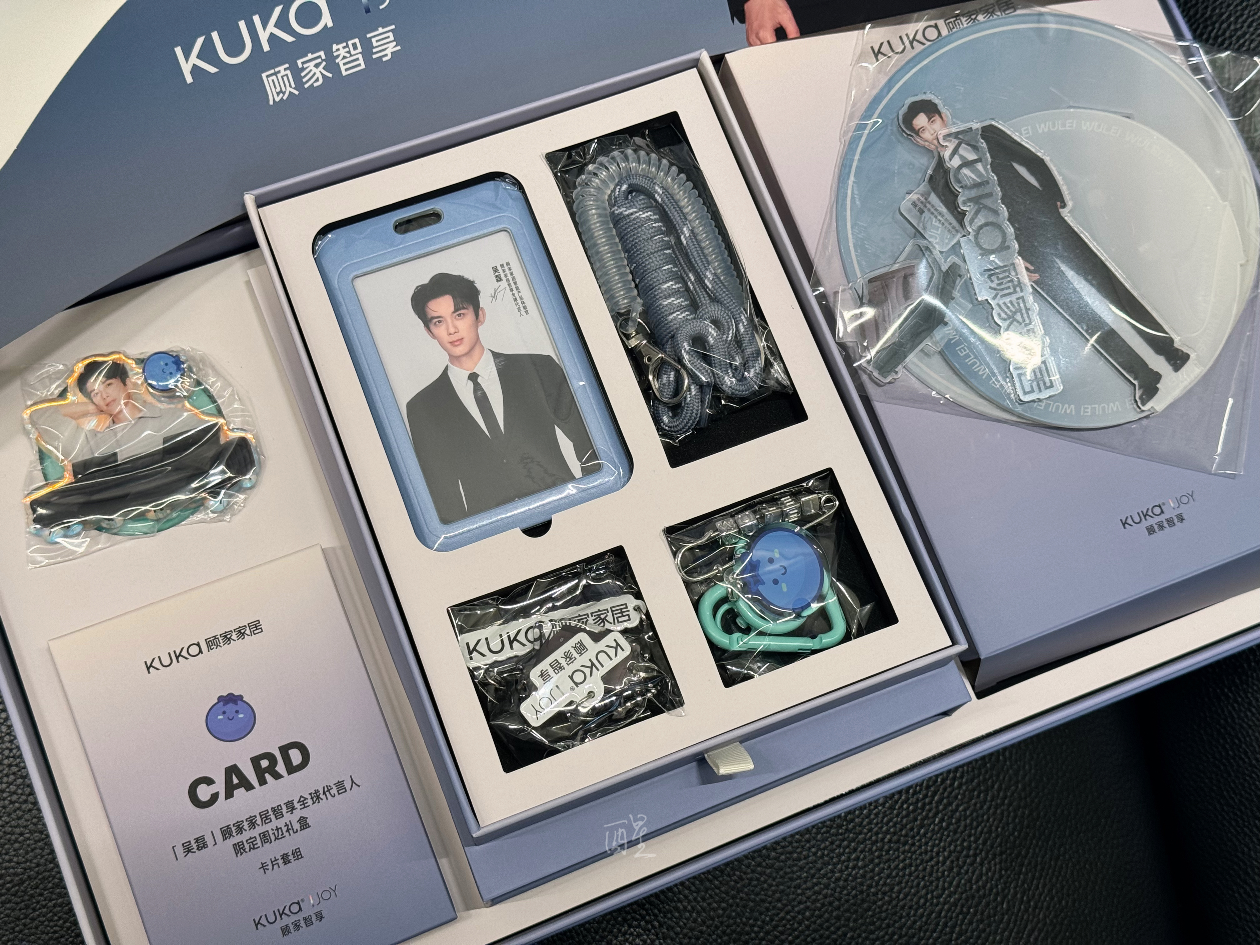 吴磊  这么帅气的代言人周边礼盒我允许它在我的代言人同款S9沙发上体验一下下午茶