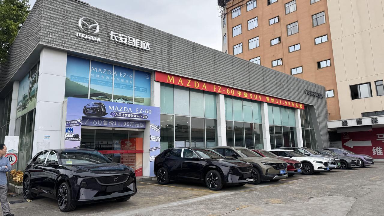 哈哈哈……朋友买这车就是冲着它的颜值[呲牙][呲牙]入手的是增程车型，纯电200