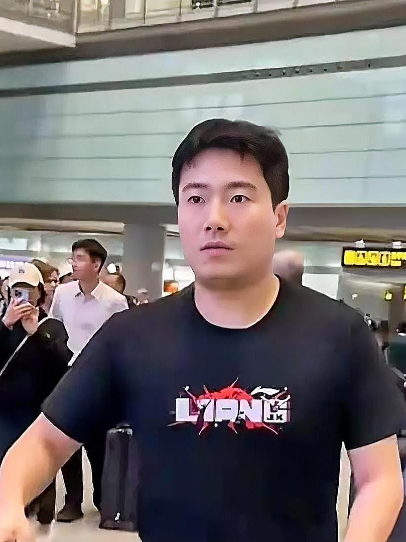梁靖崑为什么不见好就收？明知道自己伤病缠身却不肯退役？

真相其实就三条：

第