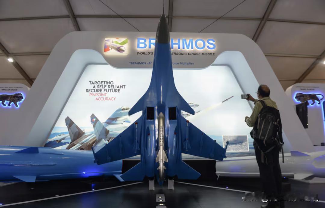 《防务新闻》1月6日报道，印正通过与东南亚国家签署先进导弹出售协议并加强安全合作