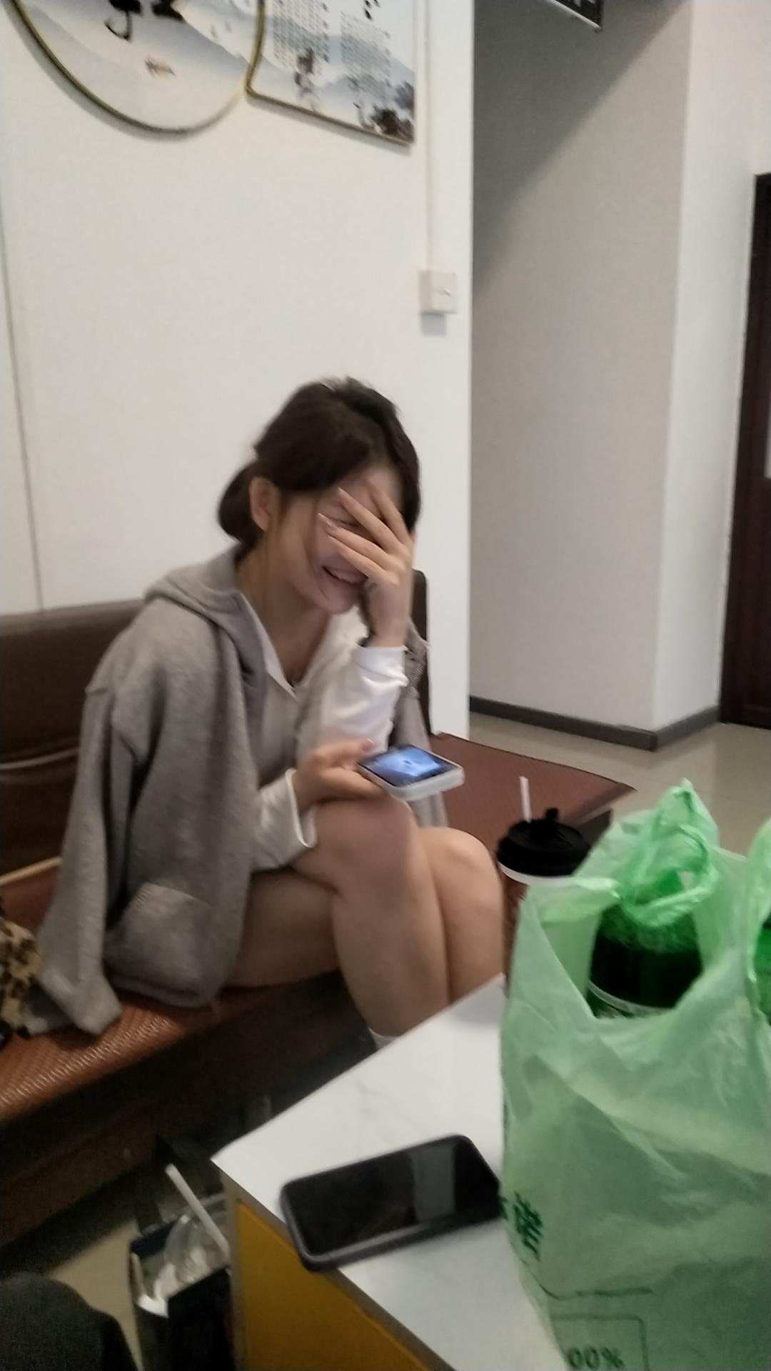 总有人被旁人的碎碎念困住脚步，其实真正清醒的人，从来不会把背后的闲言放在心上。很