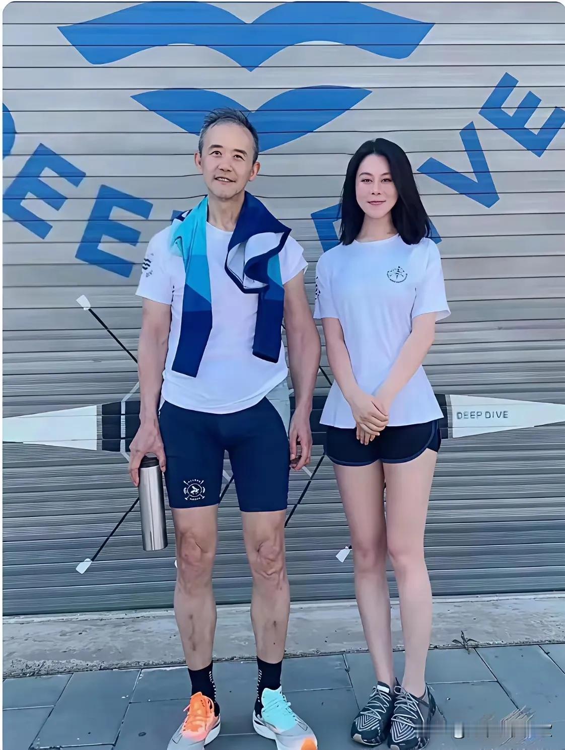 王石还是输在年轻的时候玩少了。

但凡他不那么早结婚，

不找那么知书达礼的妻子