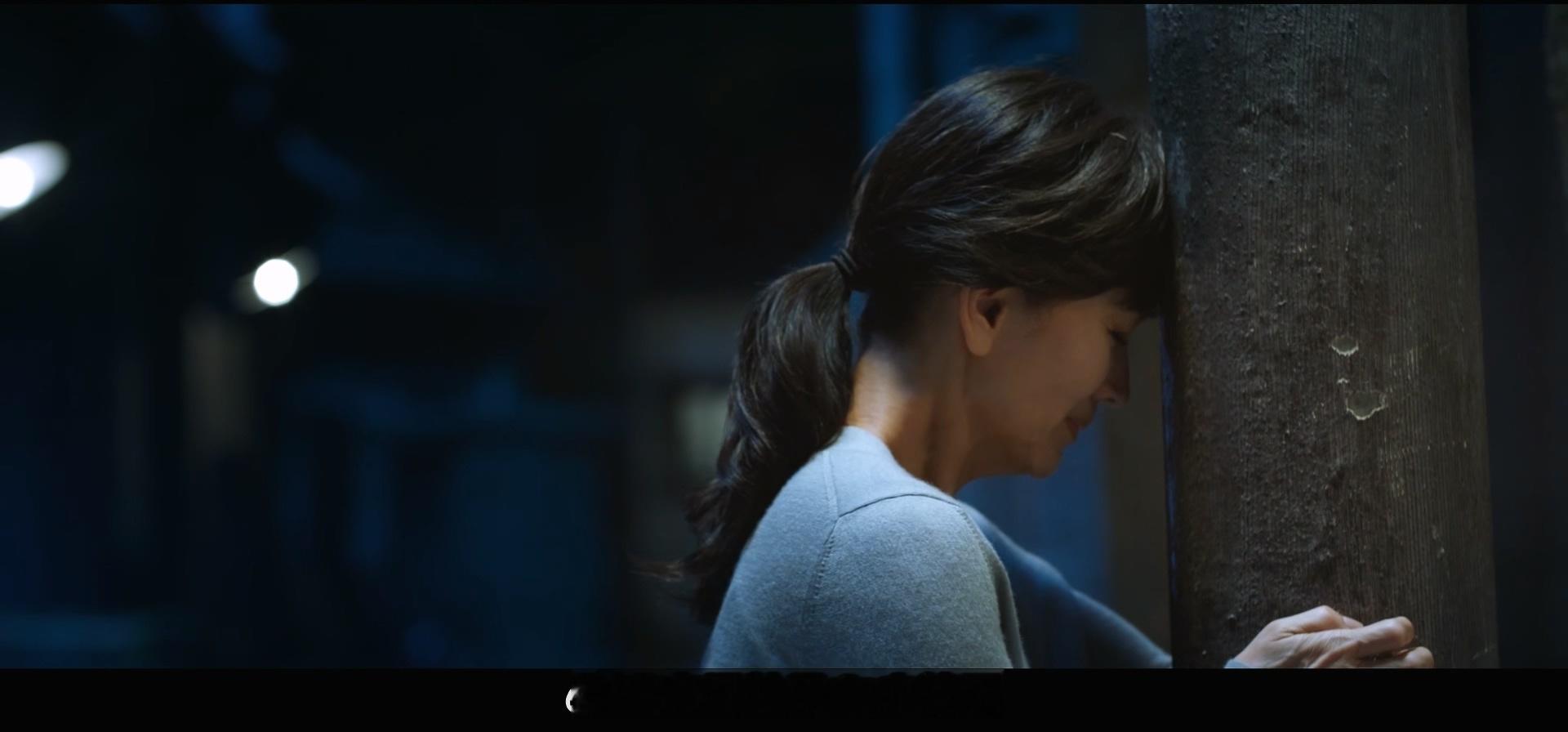 麻，你别抠那电线杆了…… 