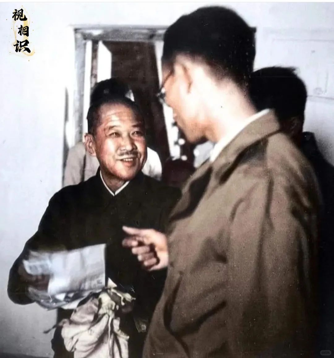 1946年，日本战犯谷寿夫审判期间的场景，这个曾经在侵华日军中担任高级将领，手上...