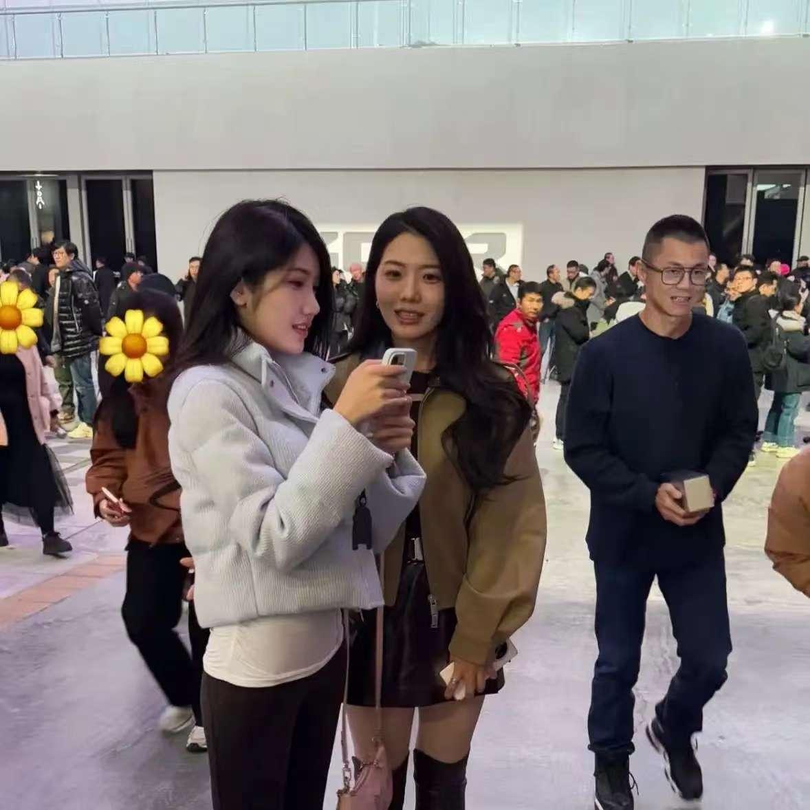 陈震全网被封，我不意外，
让我意外的是，
他这种脾气的人，娶的老婆，怎么这么的传