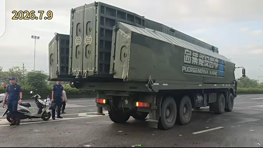 这可真是中国版的“诺亚方舟”！一次能载500人，浩瀚的行驶在广西洪水面上，救人又