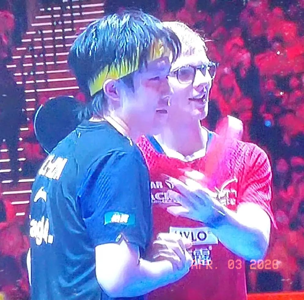 第6局，王楚欣开局5-1，把小勒布伦打得大声惊叫。但仍在顽强抵抗，连追2分，王楚