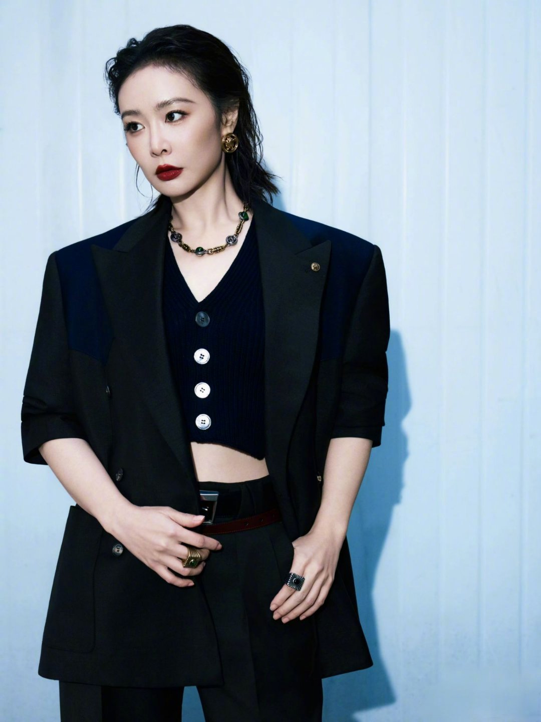 高叶演小白花翻车 笑不活了！大嫂高叶挑战小白花角色，探头撒花瓣的天真烂漫只维持一