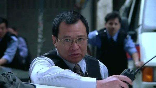 我是重案组的总督察，黄启发。

我是艺人许绍雄，欢喜哥。

来日并不方长，TVB