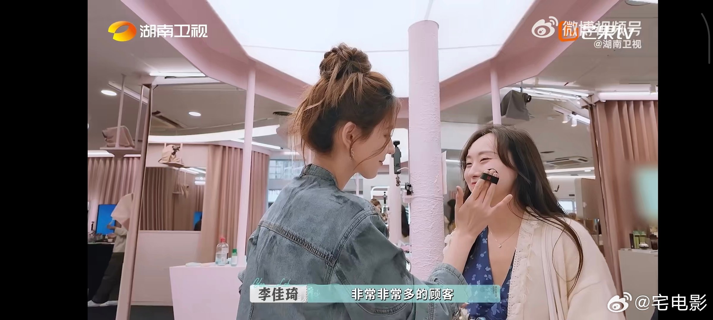张予曦[超话]李佳琦都佩服张予曦的拼劲 店铺收官阶段客流暴增，张予曦扛起大梁不怯