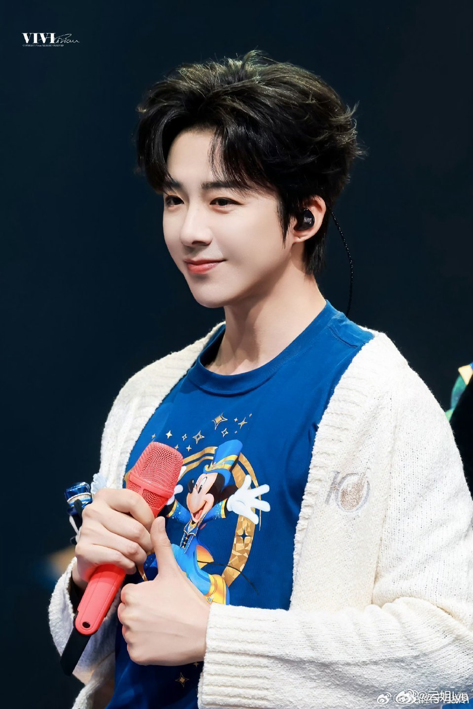 刘宇宁快问快答cut 刘宇宁小卷毛造型帅到犯规，快问快答时着急忙慌的样子又萌又苏