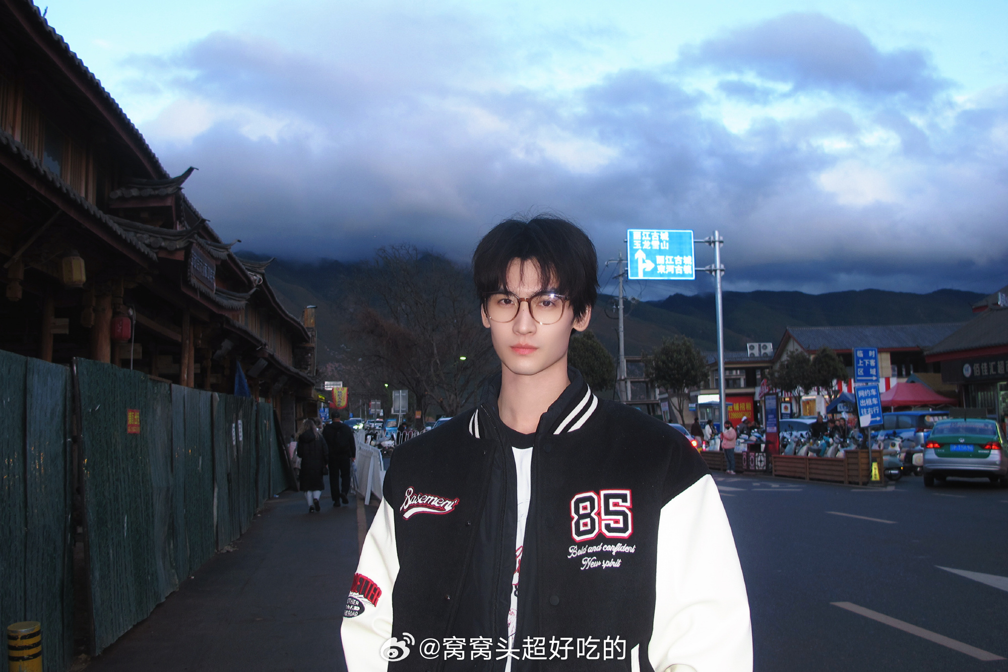 黄俊捷今日营业，给蛋黄果看他看到的风景。ps..期待大帅哥的新角色