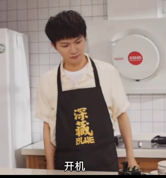 原来深藏不露这时候就有了（） 