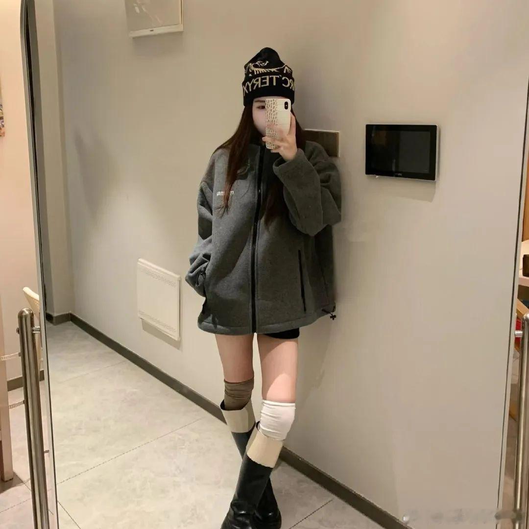 #摇粒绒凭什么统一全国人审美# 松弛感拉满，今年冬天的第一份时尚，当然要用摇粒绒