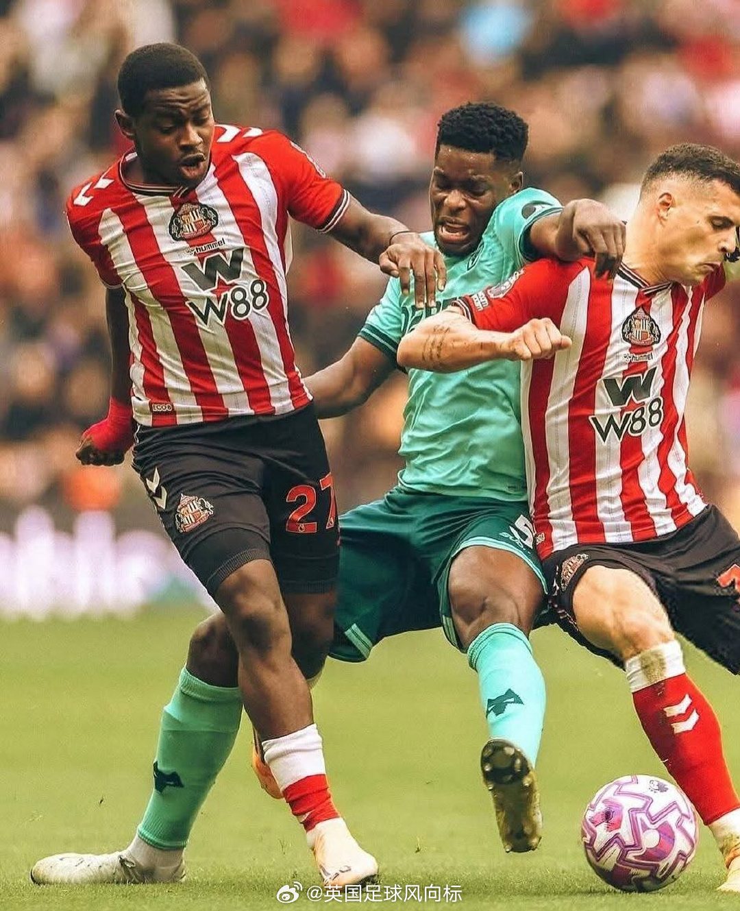 【跑不死】根据OPTA的数据统计，本赛季英超联赛前9轮，只有两名球员的累计跑动距