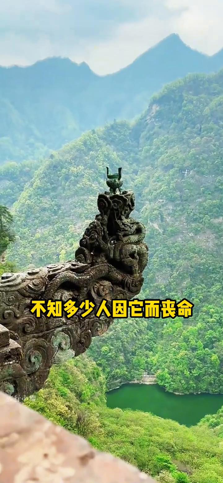 武当山夺命香炉，多少人因它丧命？
这就是被誉为天下第一香的武当山龙头香，也叫夺命