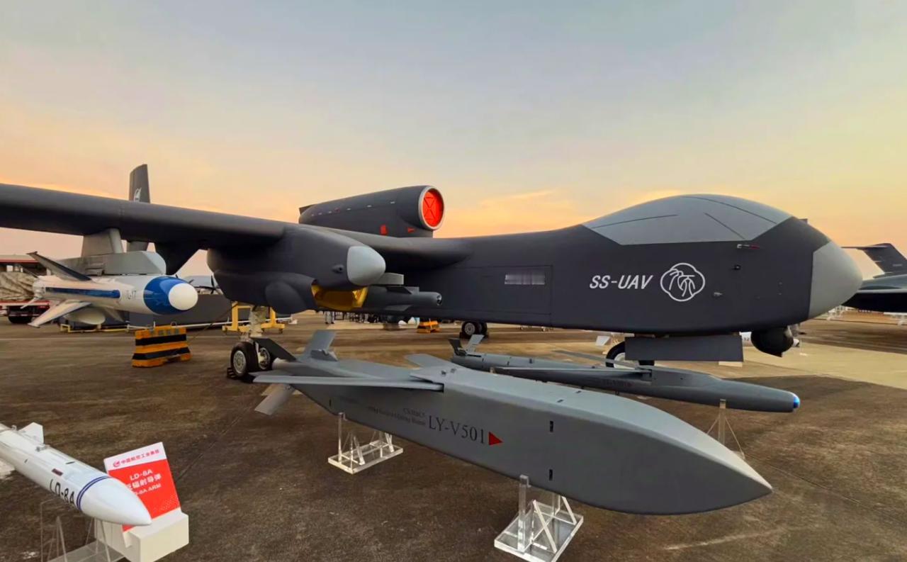 航程7000公里载荷6吨 “九天”无人机首飞成功

  由陕西无人装备科技有限责