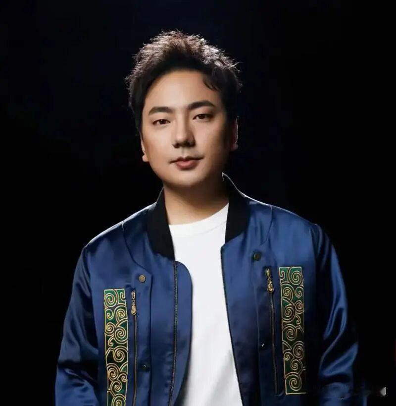 《主角》让我熟悉了刘浩存，想起春晚和她一起的海来阿木，了解了解：
海来阿木，19