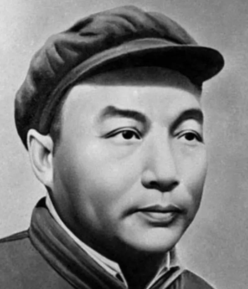 1948年，国军排长带队投诚，谁知，当他来到登记处时，文书却是大惊，“张定元，怎