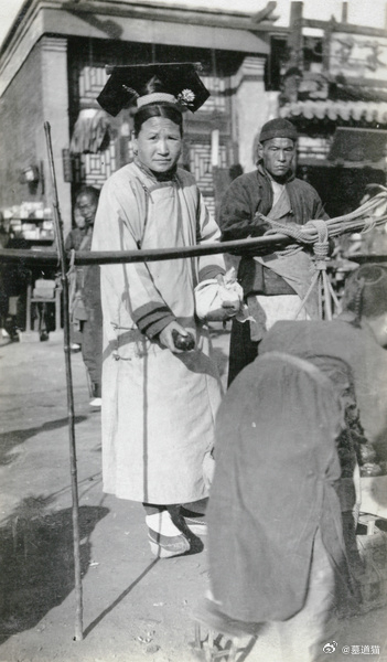 女子肖像，北京，1905年 ​​​